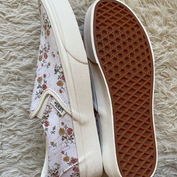 SOLD - Picture 4 of 5